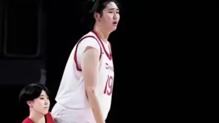 她的出现再次证明了竞技体育努力在天赋面前一文不值啊#中国女篮 #张子宇 #体育 #篮球 #感受中国女