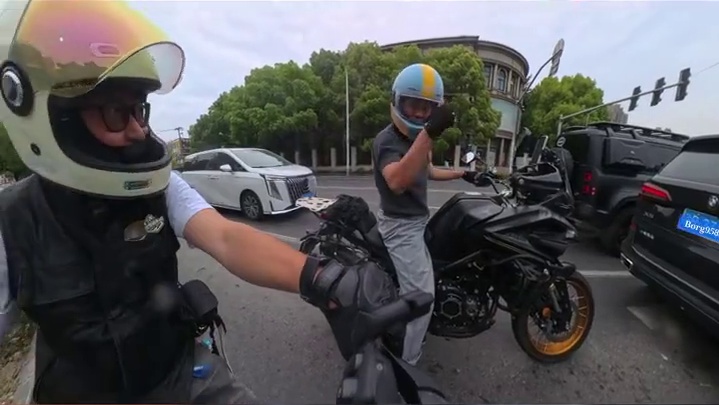 陌生人，只有摩友会互相打招呼吧？最后一个想不到吧？ #让骑行成为一种生活 #摩友 #摩友天下摩友是一