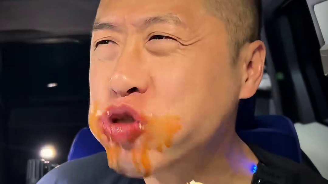 深夜肥肠包大葱不肥不腻嘎嘎香 #肥肠包大葱 #深夜放毒 #大口吃肉 #妈呀太香了