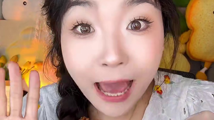 麻辣兔腿！一袋两只！红油太香啦！真不愧是自贡冷吃！#冷吃兔腿 #零食推荐 #这一口好过瘾 #好吃到停