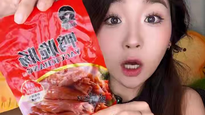 不管你喜不喜欢酌两口，我觉得这个鸭脆肠你都会喜欢！脆脆的口感，可好吃啦！#灵魂宵夜 #鸭脆肠 #灵魂