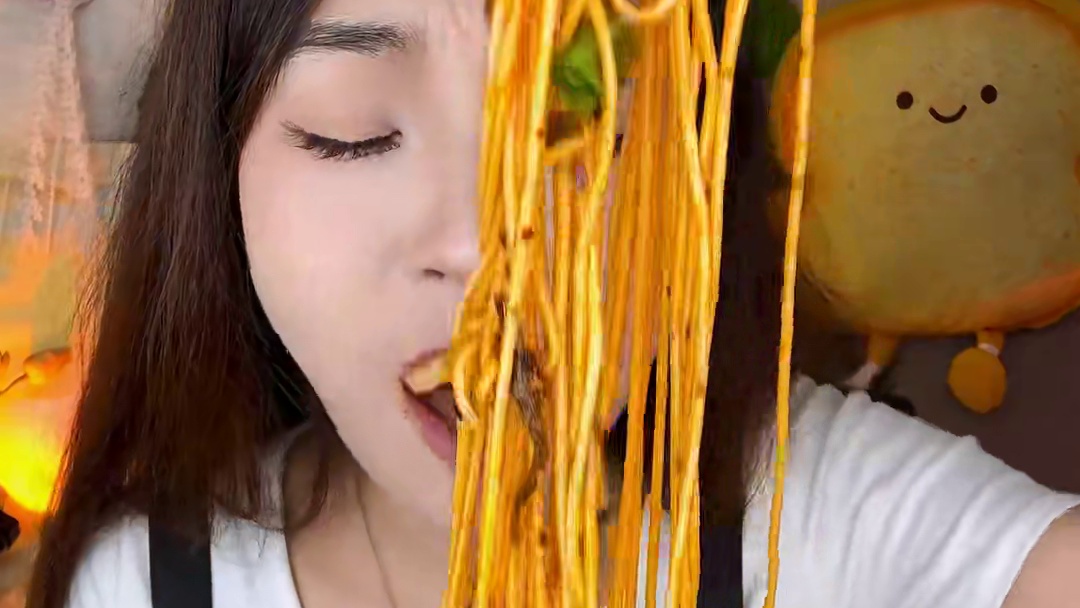 夏天晚上吃凉面！真的会快乐无边！地道的川味凉面，糖醋麻辣味，吃着完全不腻，很清爽！#蜀中桃子姐凉面 