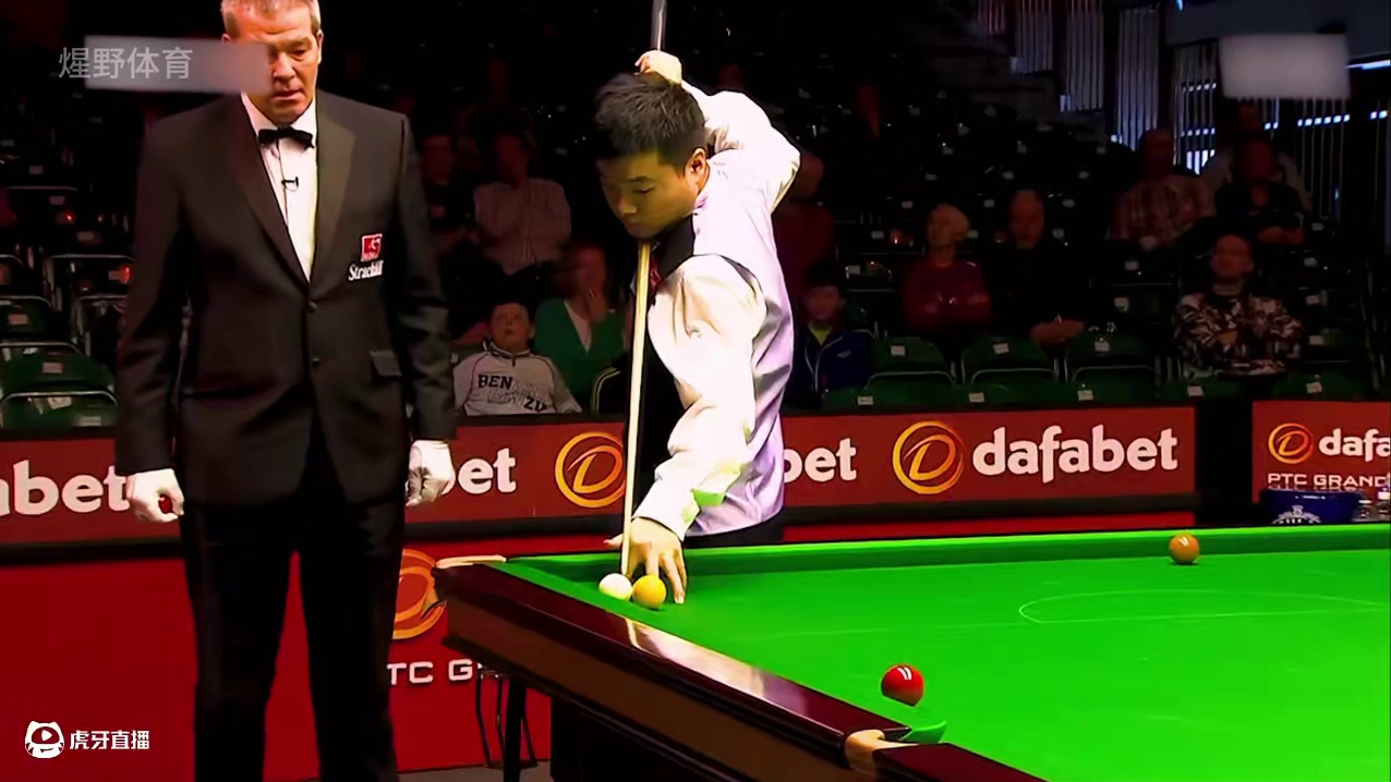 丁俊晖自创耍赖式解球！成功利用规则化解难题，裁判也被整无奈了 #台球 #斯诺克 #丁俊晖 #名场面