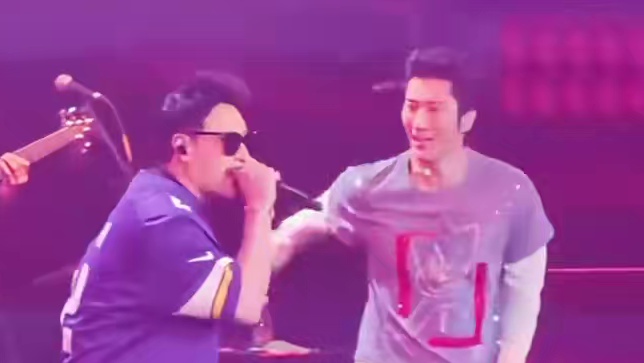 王力宏潘玮柏世纪同台！演唱《反转地球》炸翻全场！ #王力宏#潘玮柏#反转地球#音乐现场#王力宏北京演