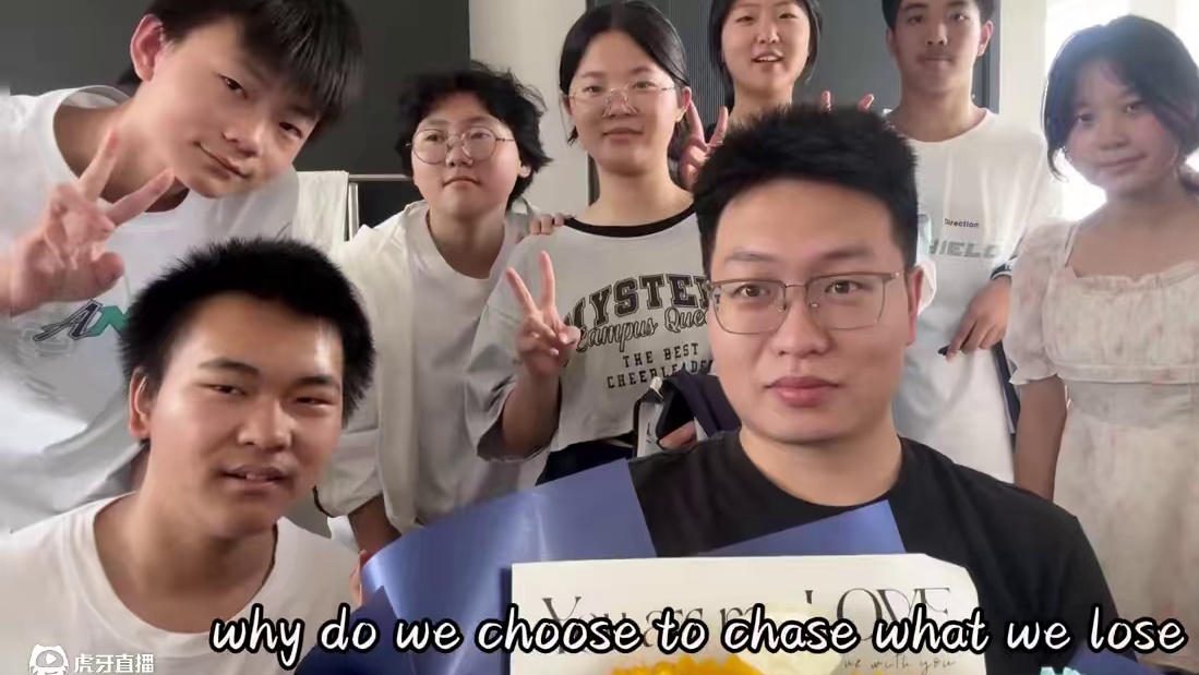 毕业快乐！虽然今年因为种种原因没能举办盛大的毕业活动，照片也没能像上一届那样拍得齐全，但青春的记忆从