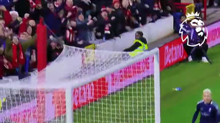 这球...没进！这个扑救，你给几分？