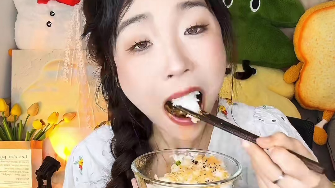 哎妈呀姐妹们，麻酱粉丝可可可可可太太太太好吃了！！！！#这也太好吃了 #家常菜 #美食推荐 #无肉不