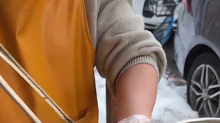 东北街头12一份的红烧肉盖饭，这量太大了！搭配茶百道绝了…