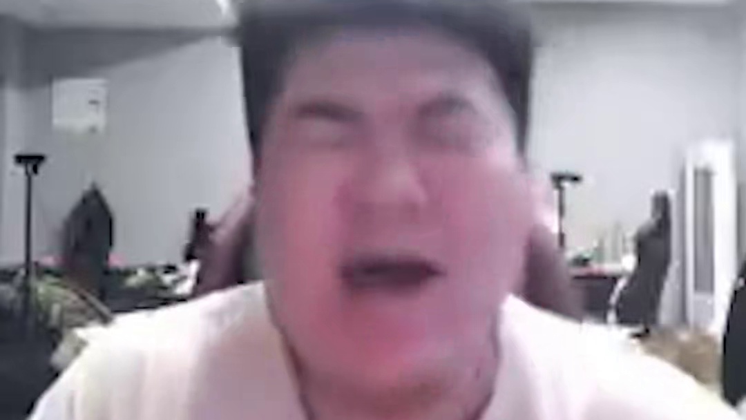 阿韦在主直播间唱K #韦神GODV #PUBG #4AM #别墅里面唱k