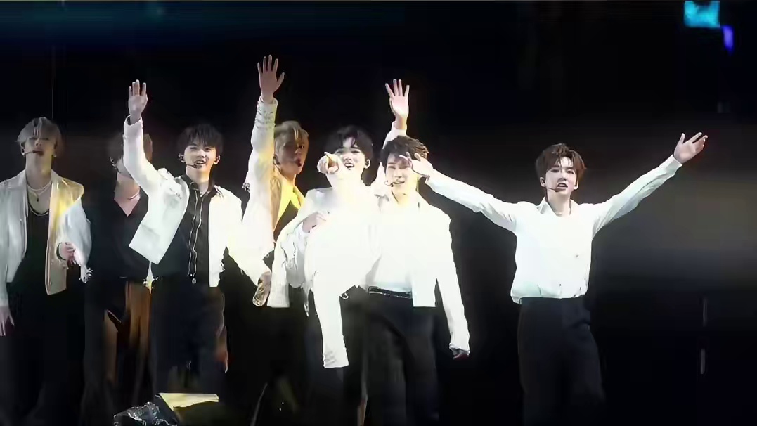 到时候钻进屏幕去看