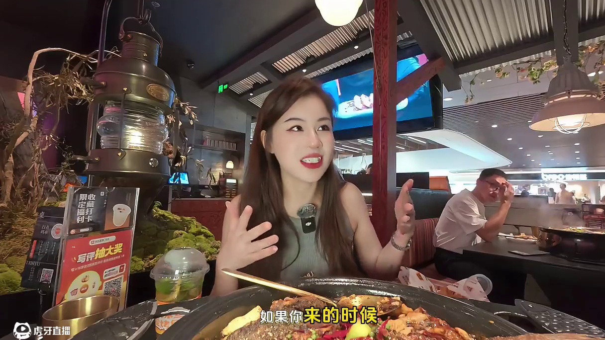 来吃鱼还有机会偶遇Coser ！！！来探鱼吃烤鱼啦！ #烤鱼 #探鱼 #烤鱼