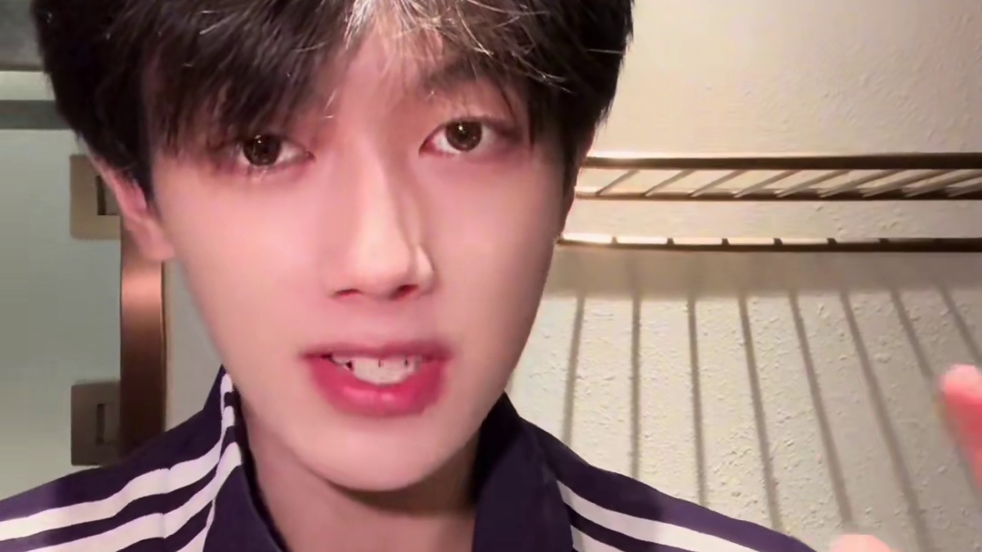 叮！您的高分已到账 #高考查分 #2025高考  
 #高考后的人生没有标准答案 #高考守护者 #高