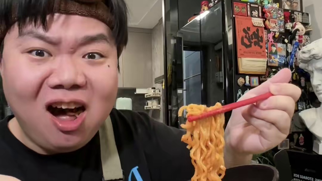 新奇糖果零食测评 太好了！是香蕉味的火鸡面！#奔赴元气好生活#BUFFAMIN解压BUFF#拒绝蕉绿