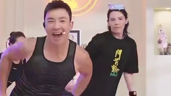 完全是200%的沉浸式魔性舞蹈#向佐魔性跳舞再度来袭