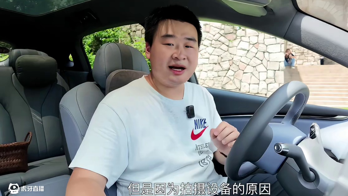 小鹏G7开起来怎么样？ 闪电快飞小队又在第一时间给大家试驾新车了，本期主角小鹏G7，ARHUD好用吗