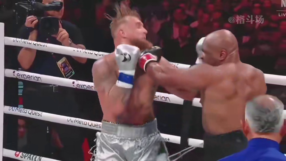 都在质疑58岁的泰森为什么这一拳没打下去？