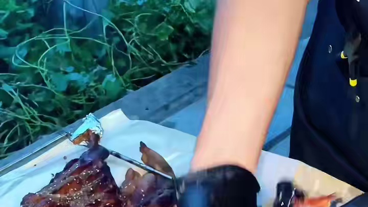 这美女饭量是真不错#上门烤全羊 #同城美食 #团建聚会 #烤全羊