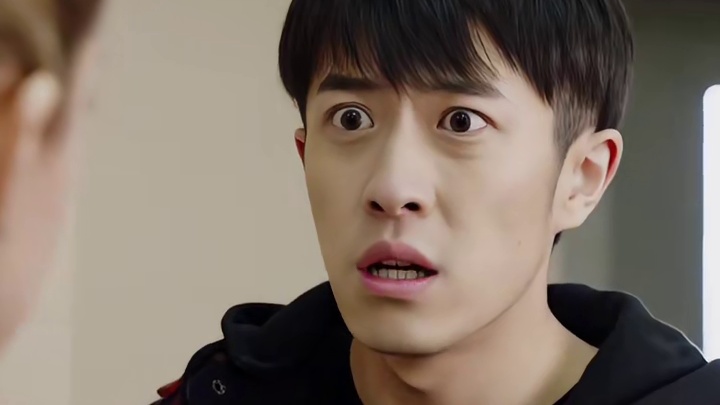 宋志阳的心里已经被久久不能毕业的学习生活压的极其扭曲，在又一次毕业答辩没过后，与导师大打出手。#东方