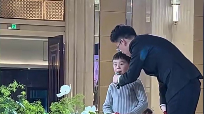 盘点社交极强的悍匪萌娃，个个都是社牛！#社牛萌娃