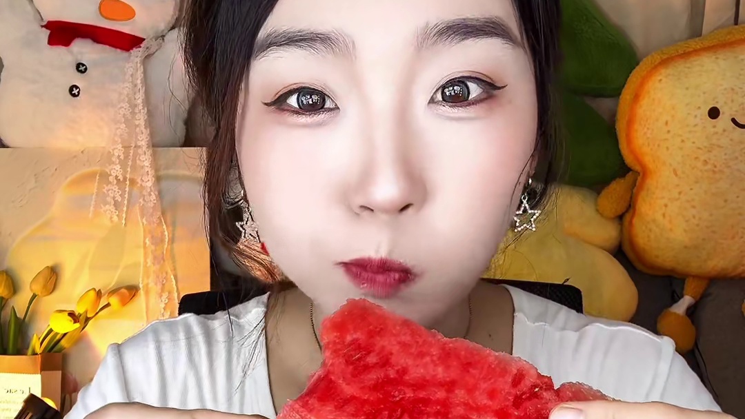 甜甜的西瓜真的太！好吃！了！！！#西瓜 #夏天怎么少得了西瓜 #西瓜这样吃才过瘾 #水果