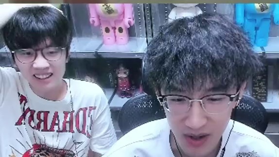 这游戏跟主播爆了？ 