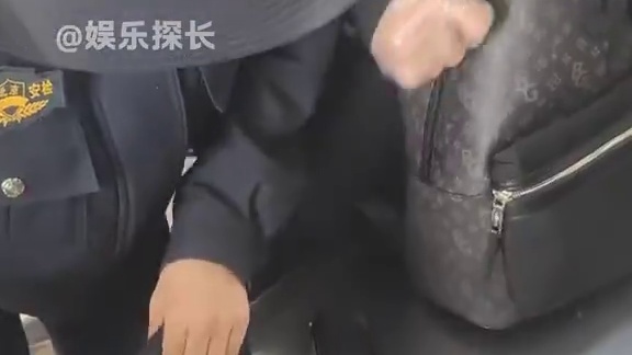 赶快检查一下你们的充电宝有没有3C认证!#生活必备 #充电宝 #3c认证充电宝 #冷知识 #万万没想