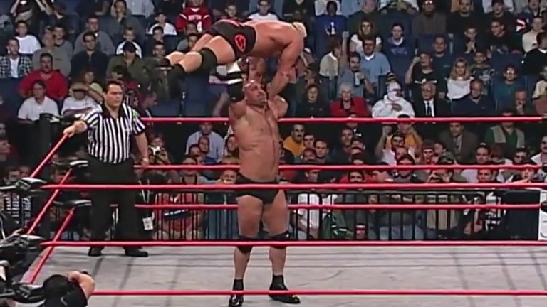 斯科特又坏又高调，竟在战神高柏面前做俯卧撑，还用铁棍将其打晕 #战神高柏 #斯科特施泰纳 #wwe