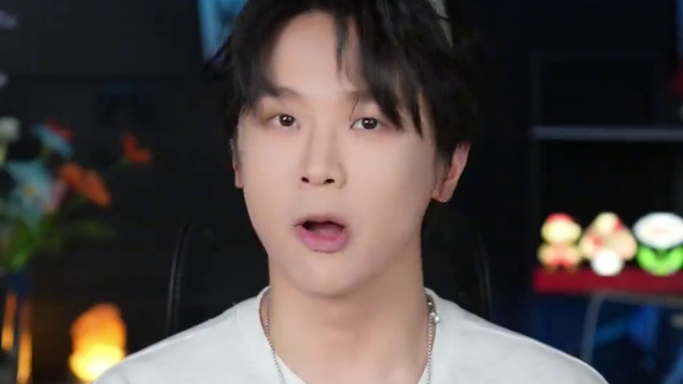 华为Pura 80 Ultra首销，黄觉也来了！他买Ultra究竟是为了什么？#黄觉排队买手机被偶遇