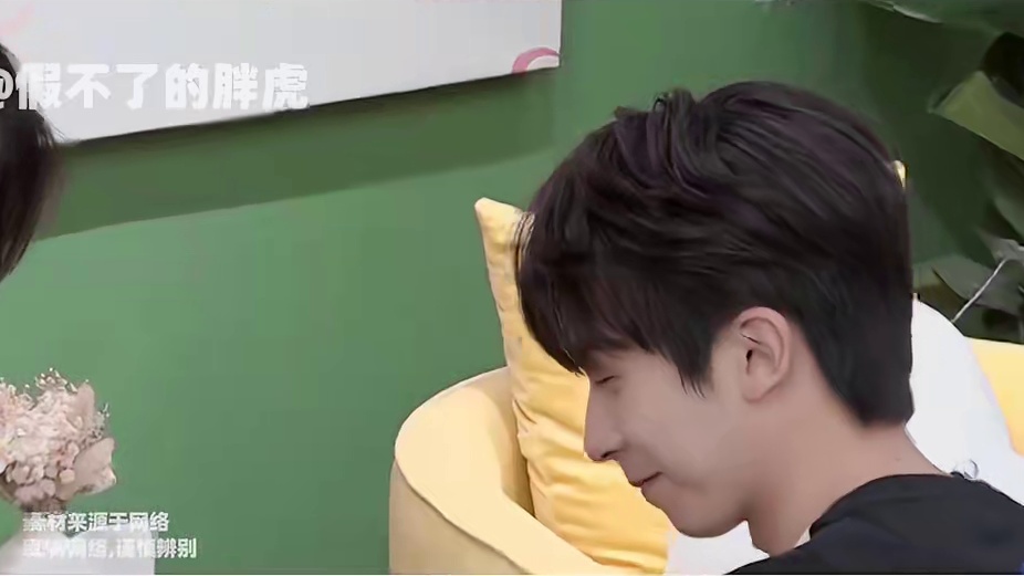 北大学霸承认粗言秽语-同班同学锤他辱骂女生