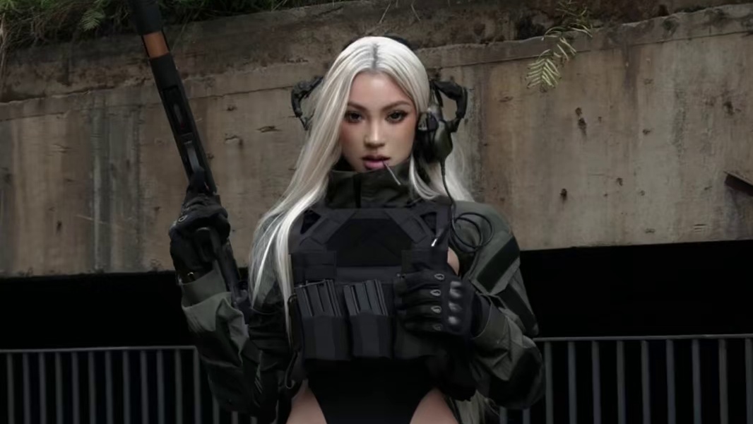 复仇的火焰不会熄灭 #暗区突围新联络人塔莉娅
#暗区塔莉娅一脚踢翻变装