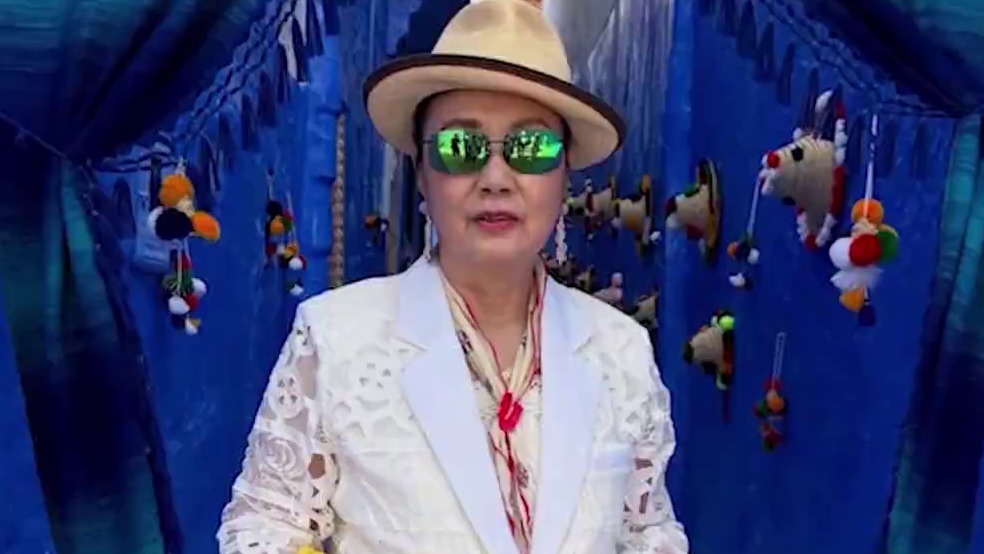 汪明荃豁达面对老公第4度患癌，摩洛哥玩摇椅打卡77岁少女心#汪明荃 #罗家英 #娱乐圈