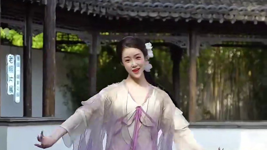 南国有佳人，容华若桃李 #双面燕洵舞蹈 #双面燕洵 #古典舞 #户外舞蹈