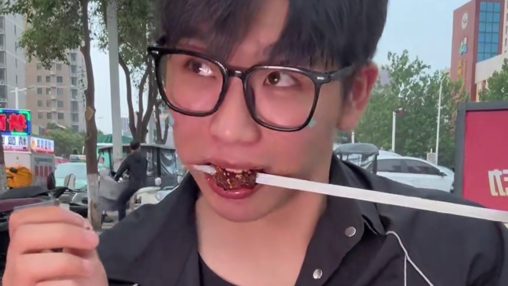 郑州大油边挑战！20分钟10串得888！#吃货日常 #美食volg #今天吃啥