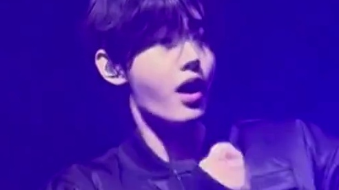 #朴成训整活短视频他超爱  是个帅哥，但是爱整活沙雕的男神！#朴成训  #enhypen