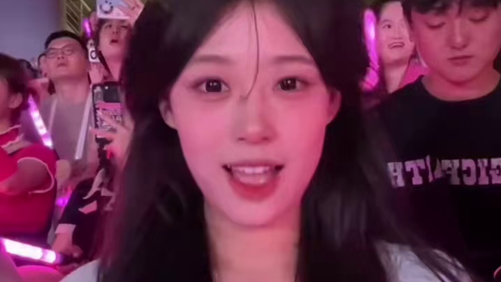 现场版~用时间 去思念#手势舞 #有点甜 #汪苏泷 #十万伏特