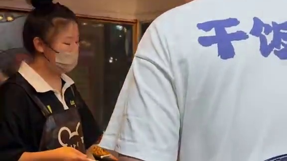 东北零上35度挑战室外路边摊盒饭 #东北盒饭 #美食 #地方特色美食 #太好吃了 #路边摊美味