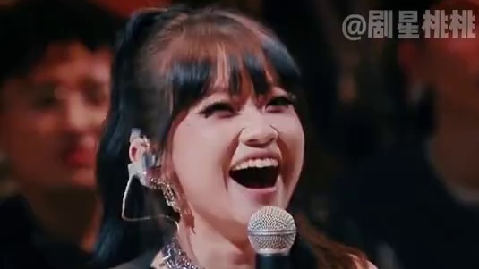 小小的身体蕴藏大大的能量！ #新说唱2025 #李由音 #rapper #黄子韬 #万妮达