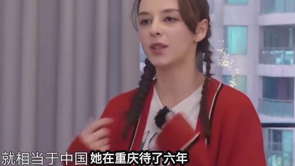 贾乃亮蹭饭蹭到知名网红家，外国姐姐不仅会说重庆话，还超能吃辣