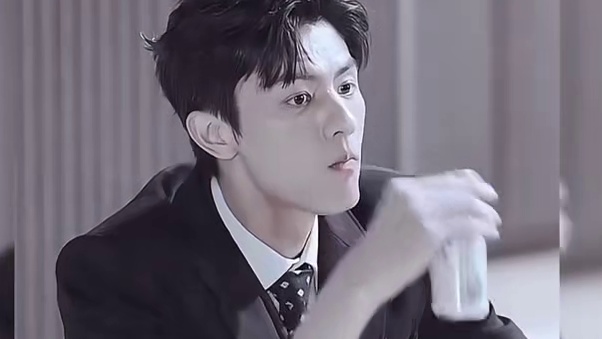 又是被大叔拿捏的一生！叔圈又添一帅哥！