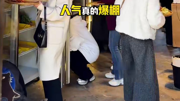 眉山居然还有这样一条老街，拍照打卡，真的太出片了，很有烟火气。#美食推荐 #撸串儿约起来