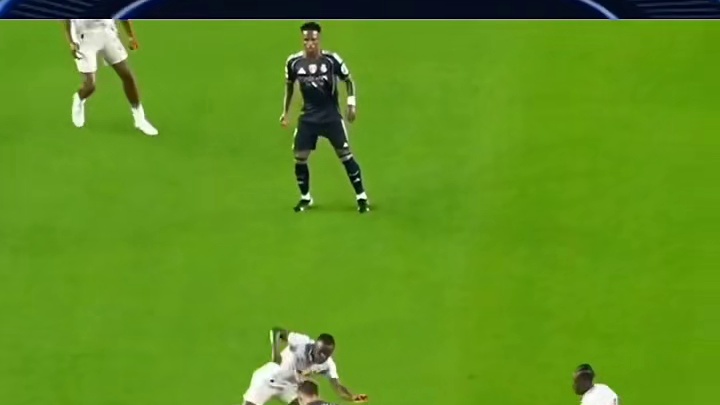 丝滑配合，这个球配合的很有灵性