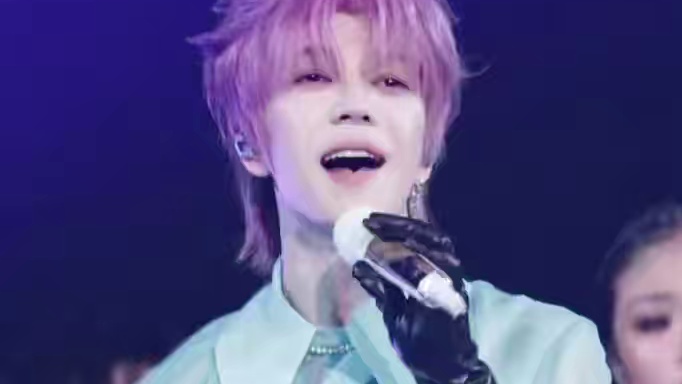 王栎鑫演唱会《最好的我们》糊糊一身透视装，看得口水和鼻血直流 #王栎鑫#最好的我们#现场版live#