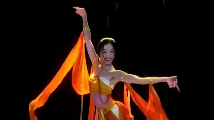 莫高窟的风铃，摇醒沉睡的雪山精灵…
敦煌舞《踏雪归集》
#敦煌舞 #古典舞 #国风 #国风正当红 #