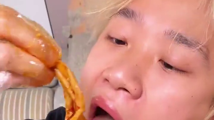 没来过湖南的也一定要试试这个湖南的香辣鸭脆肠，又香又辣是真的好吃#好吃到停不下来 #妈呀太香了 #追