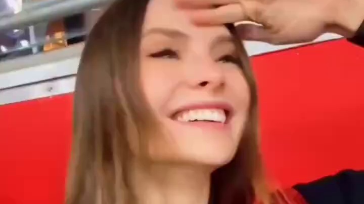 C罗打进生涯937球，现场女球迷的反应！葡萄牙打破... #足球