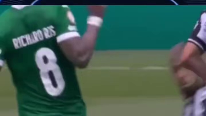 真爽，这才是原始足球的碰撞