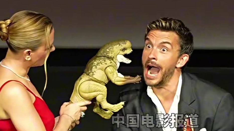 #侏罗纪世界重生 导演加里斯·爱德华斯 主演#斯嘉丽约翰逊 #乔纳森贝利 #鲁伯特弗兰德 亮相上海影