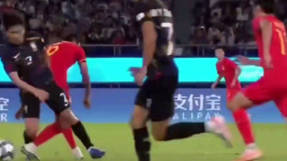 亚运男足实在打不过！只丢2个，还得感谢韩国队给东道主面子