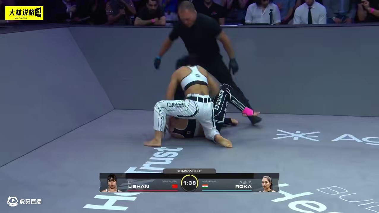 中国姑娘李丽珊远征迪拜，遭遇印度拳手重拳击倒，遗憾败北！ 李丽珊VS印度罗卡#中国姑娘 #格斗 #拳