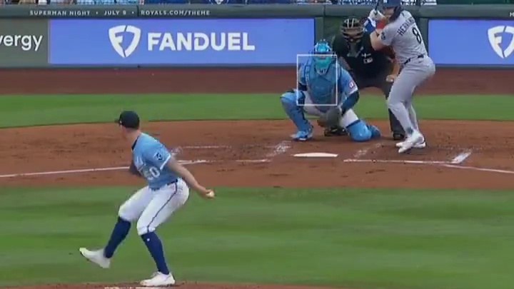 三刀流显神威！道奇“队宠”恩里克-埃尔南德斯两局上开轰两分炮帮助球队实现反超，随后道奇把握住优势一举